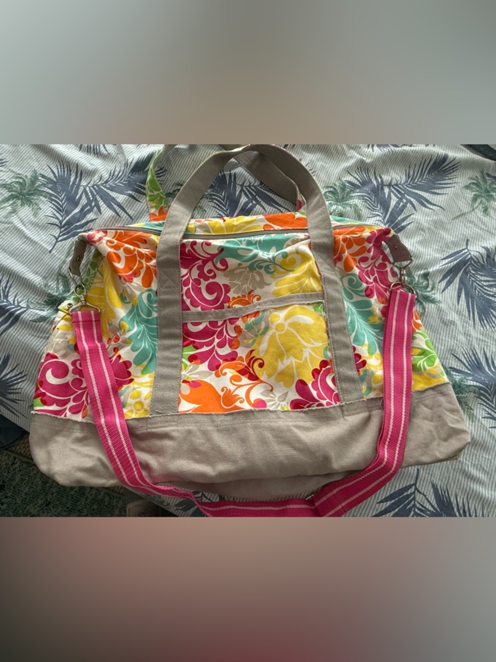 Thirty-One Easy Overnighter Soft Canvas Tote Bag - Island Damask RETIRED
